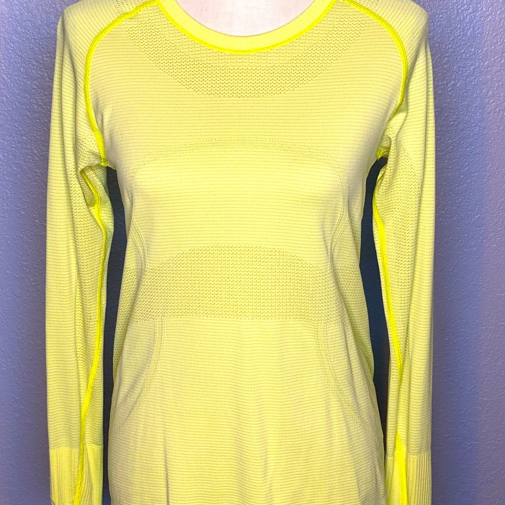 Lululemon women’s long sleeve top